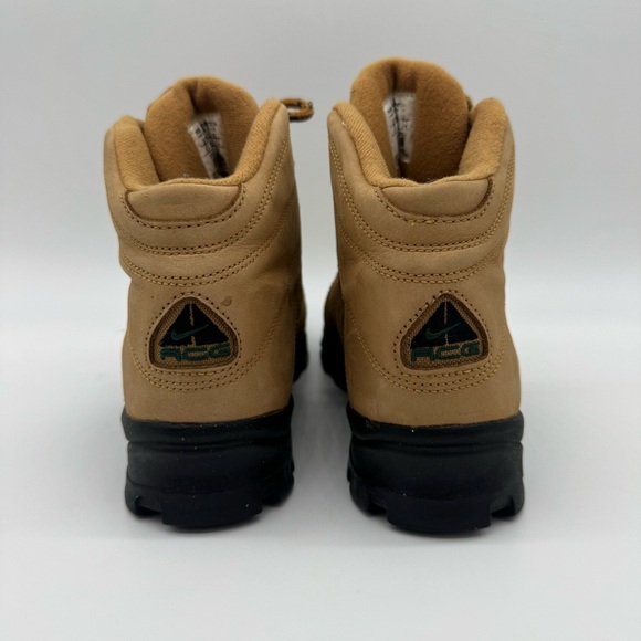 Nike Air Kids Tan Boots with Black Soles - Picture 4 of 8